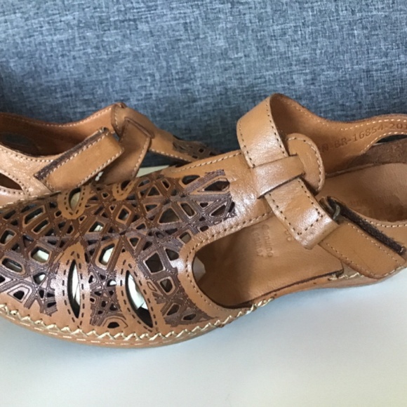 Brand new sandals - Picture 11 of 13